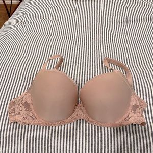 Victoria’s Secret dream angel Demi bra